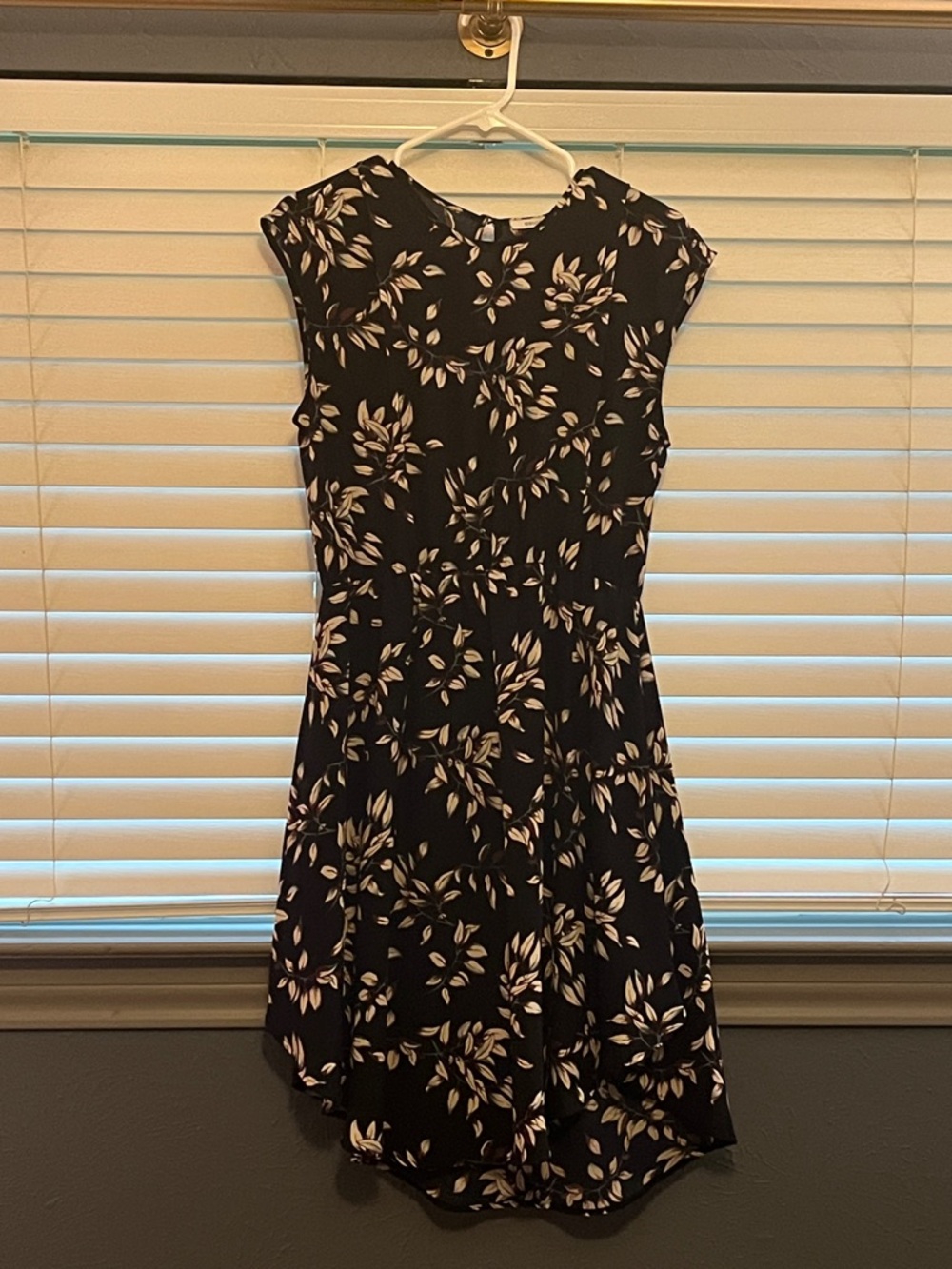 Black Floral Cap-Sleeve Dress - Elegant Everyday